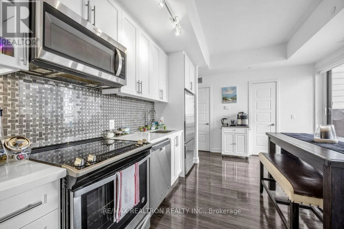 82 - 289 BROWARD WAY