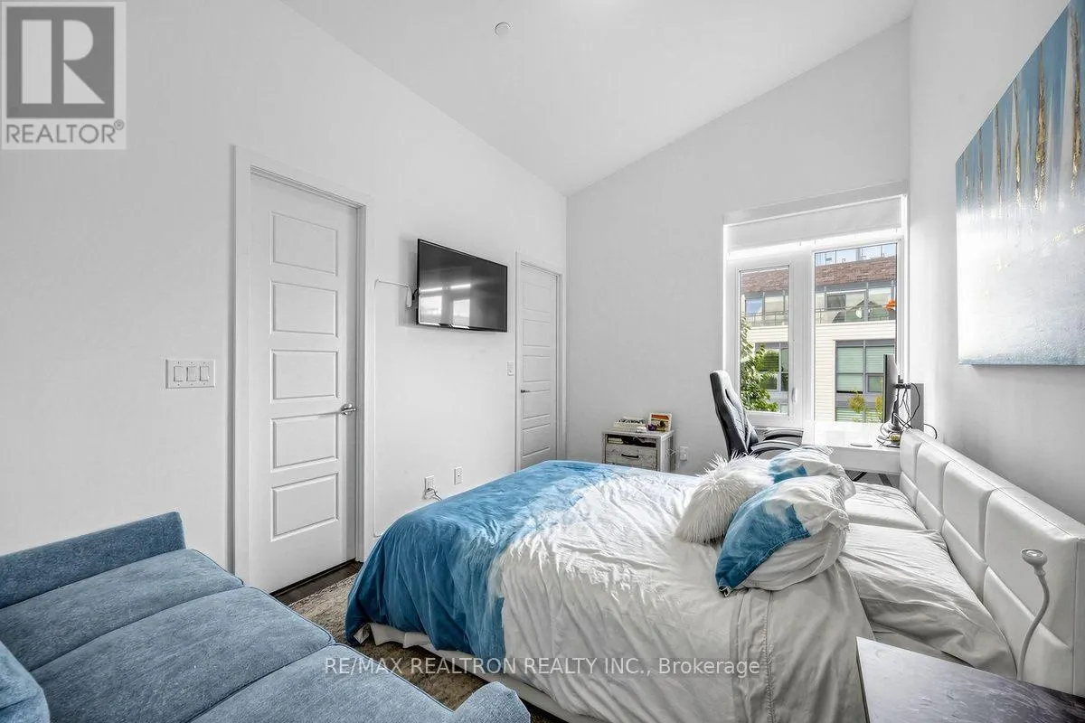 82 - 289 BROWARD WAY