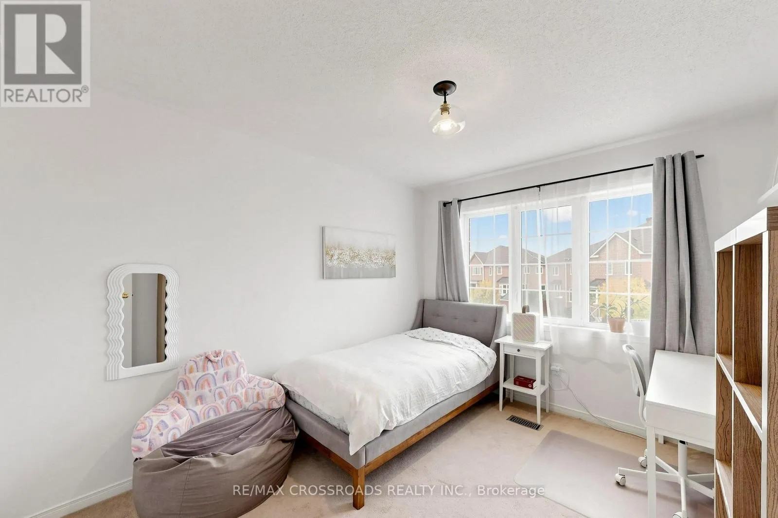 78 VERA LYNN CRESCENT