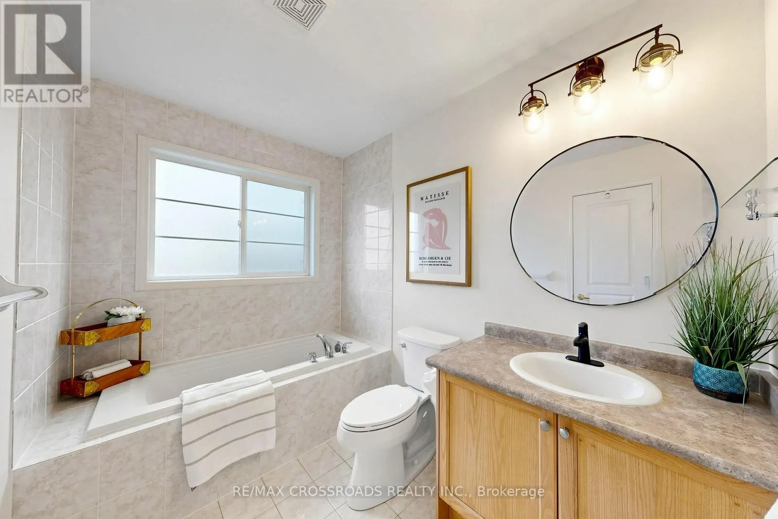 78 VERA LYNN CRESCENT