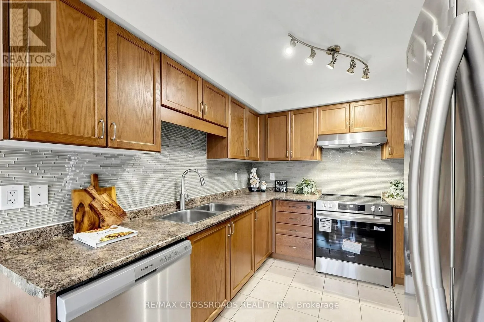 78 VERA LYNN CRESCENT