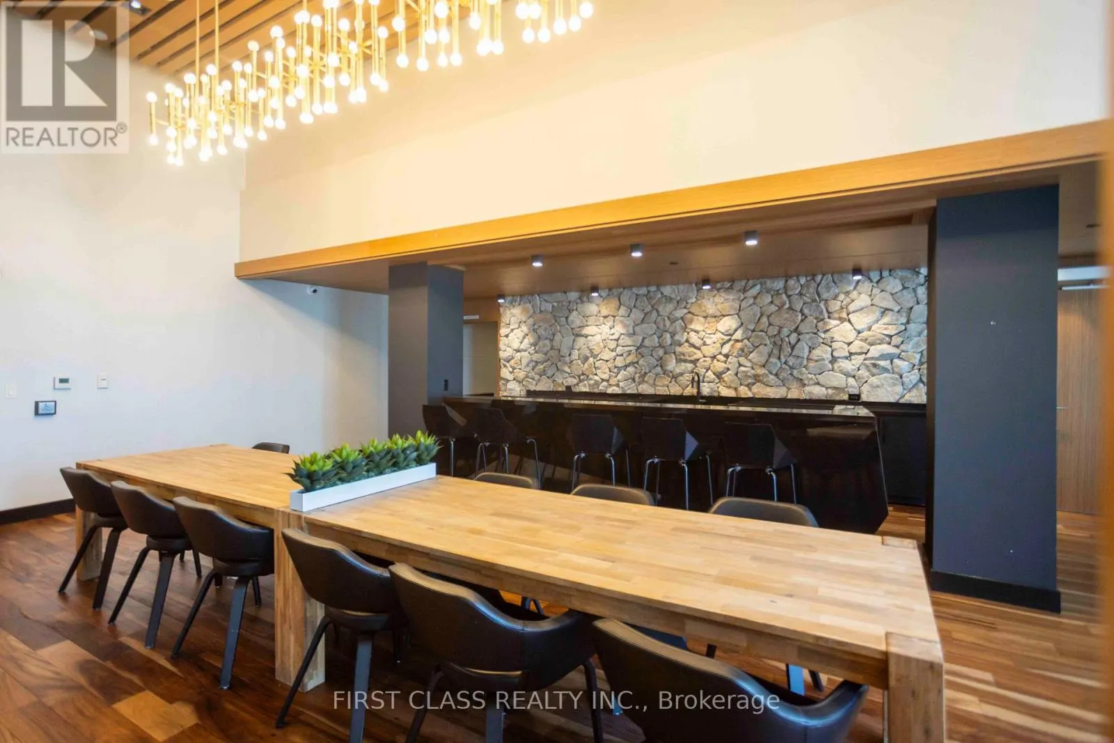 1212 - 8 ROUGE VALLEY DRIVE