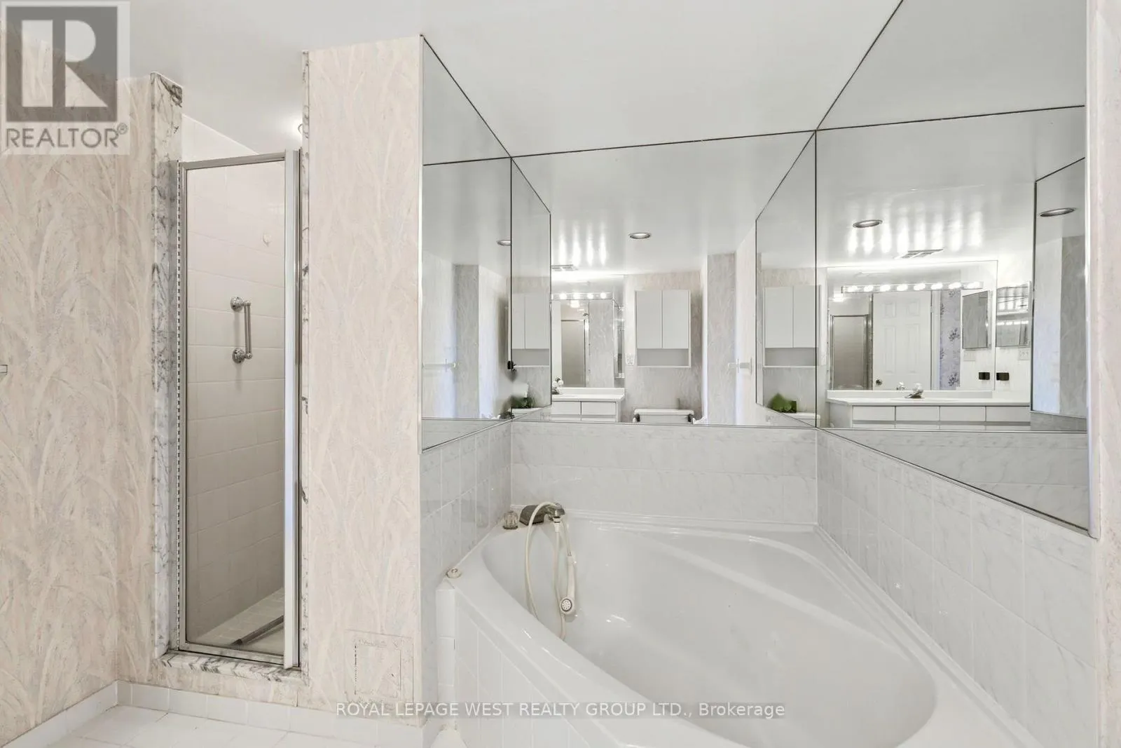 904 - 7300 YONGE STREET