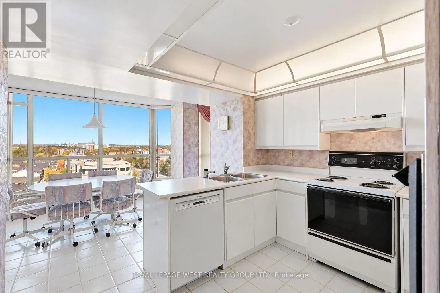 904 - 7300 YONGE STREET