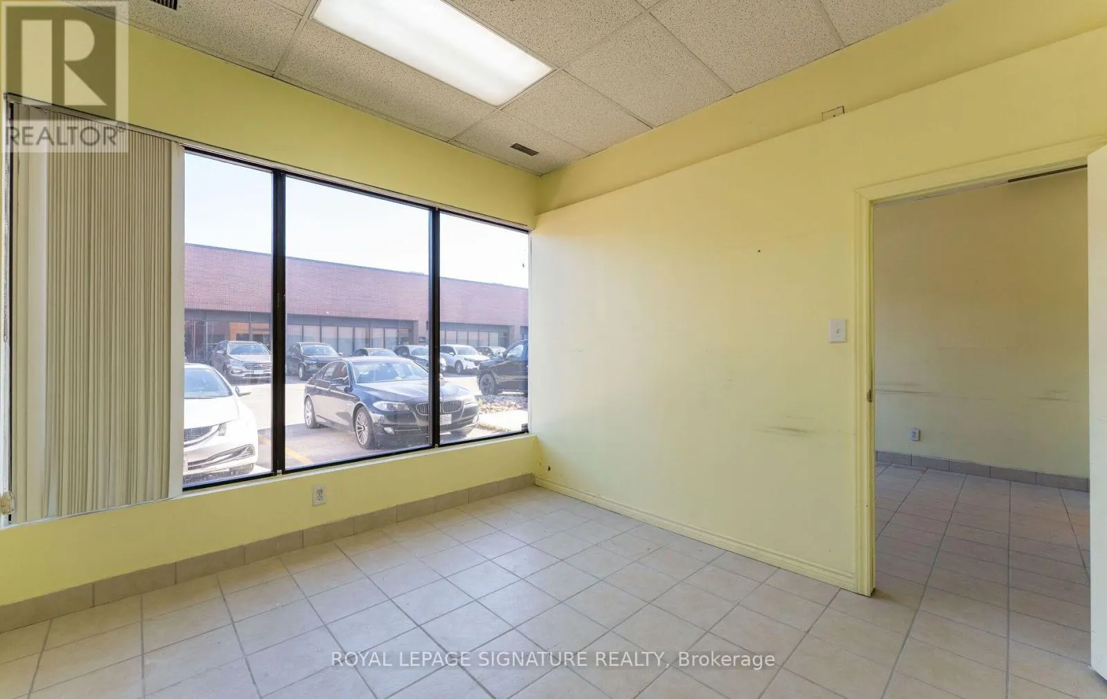 23 - 391 EDGELEY BOULEVARD