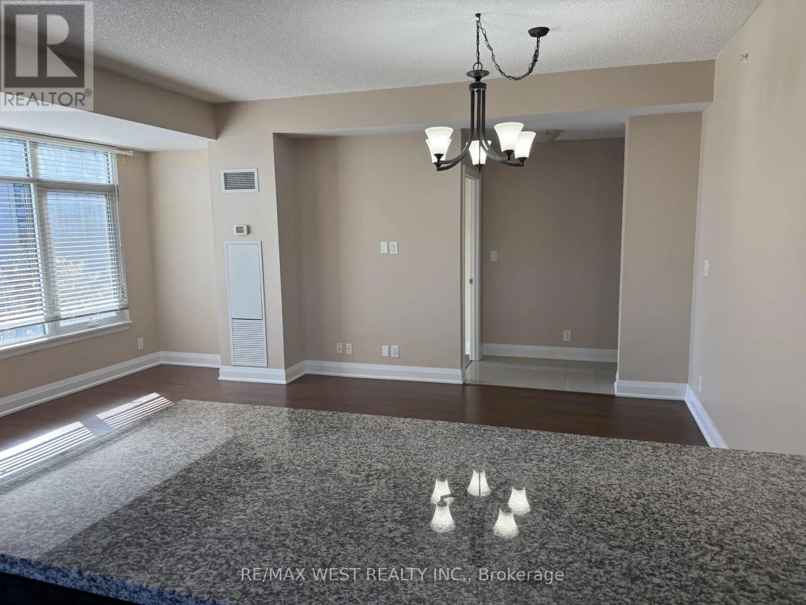 217 - 12 WOODSTREAM BOULEVARD