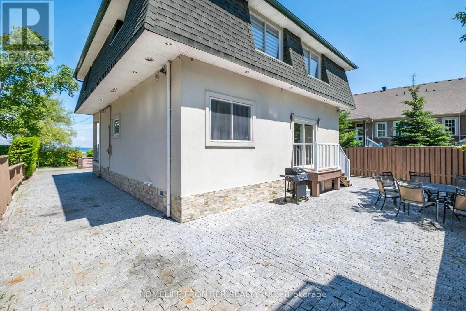 813 LAKE DRIVE E