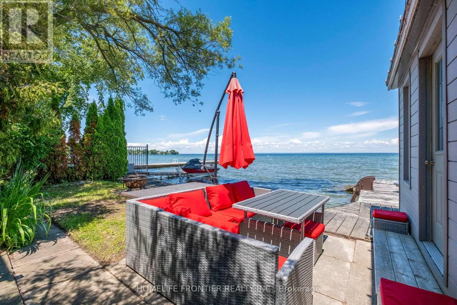 813 LAKE DRIVE E