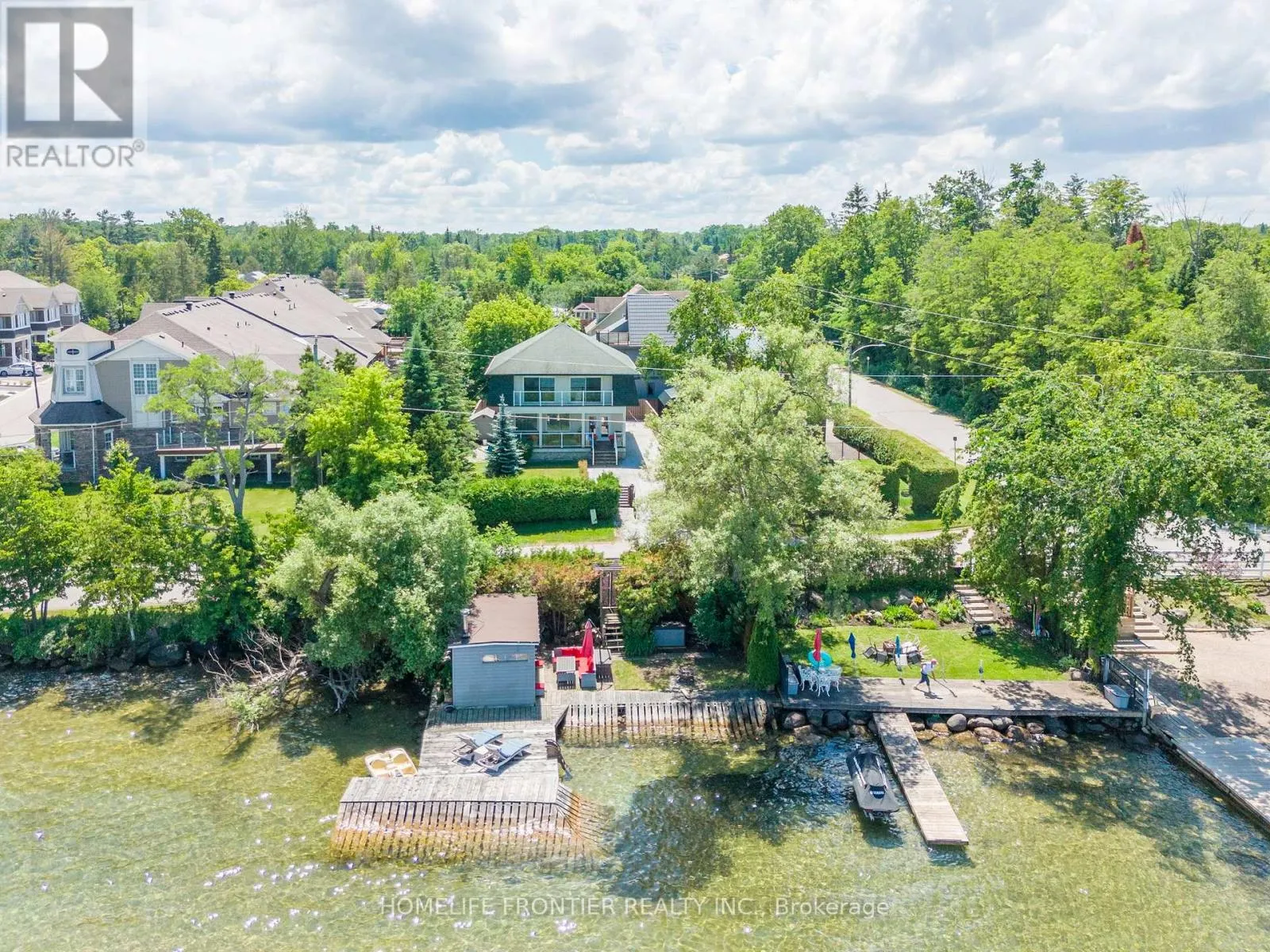813 LAKE DRIVE E