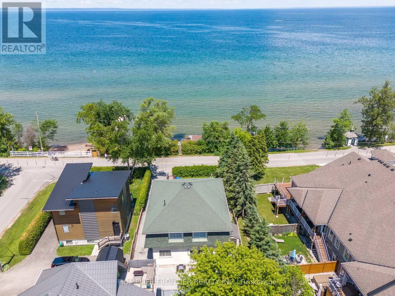 813 LAKE DRIVE E