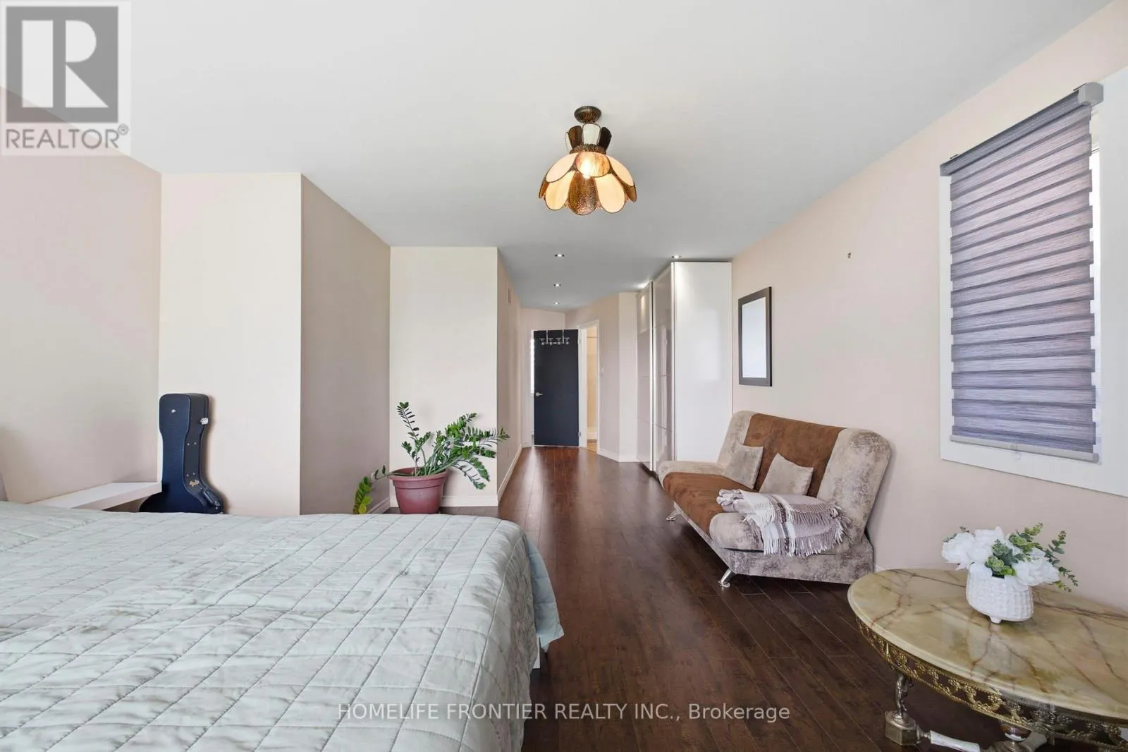 813 LAKE DRIVE E