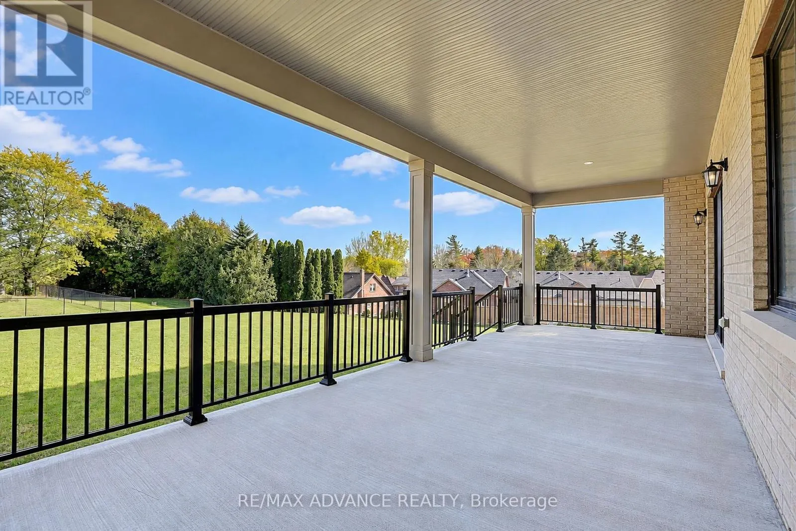15 KENNETH CAMPBELL COURT