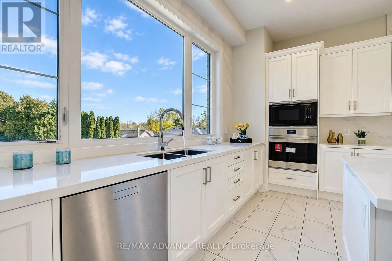 15 KENNETH CAMPBELL COURT