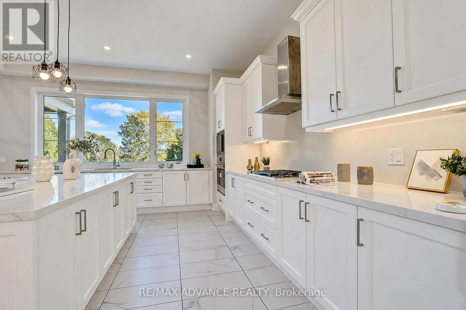 15 KENNETH CAMPBELL COURT
