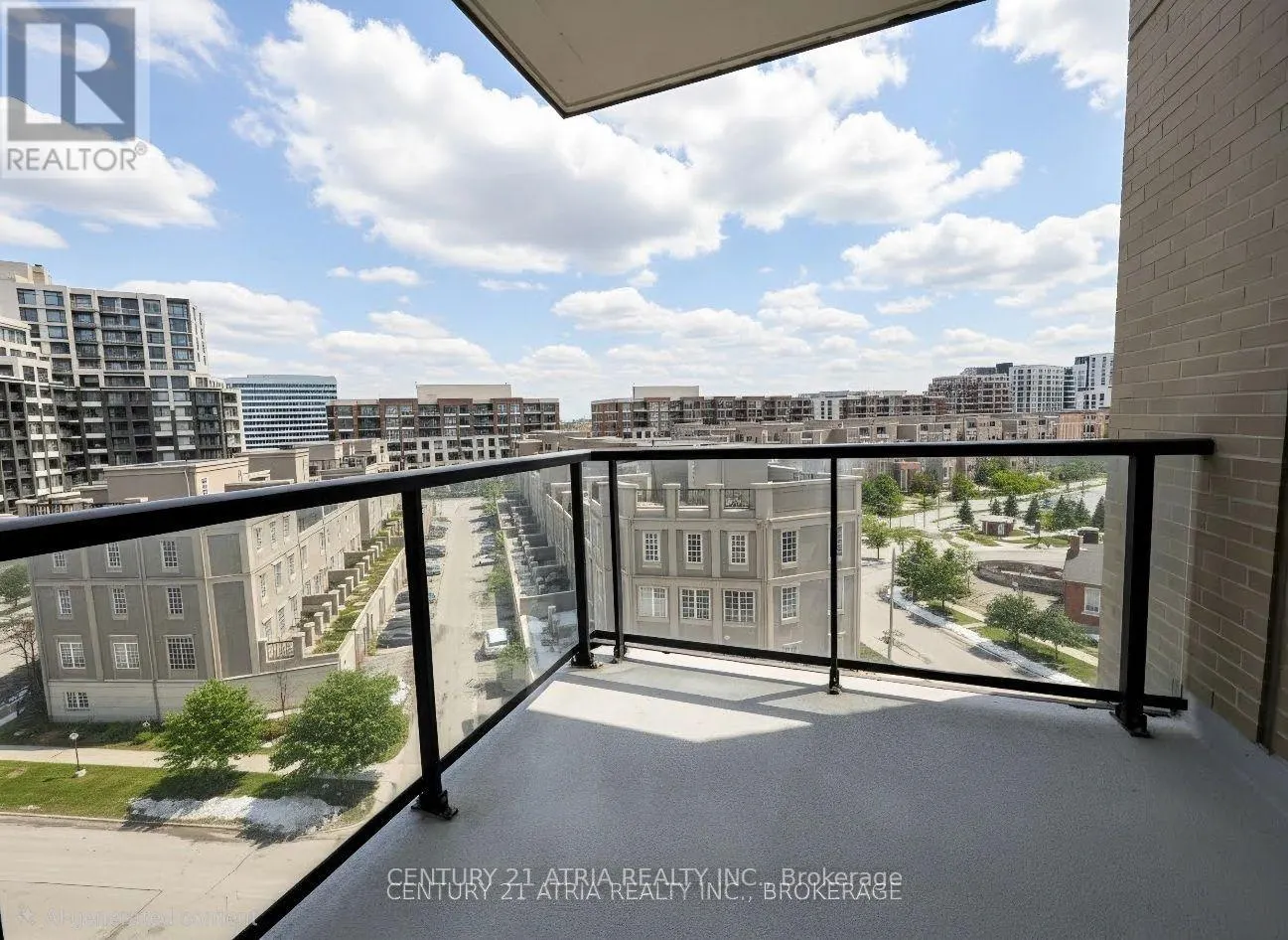 602 - 111 UPPER DUKE CRESCENT