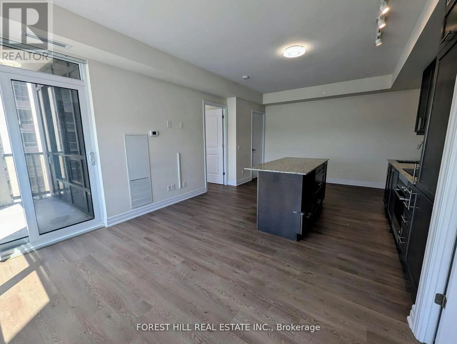 1909 - 9075 JANE STREET
