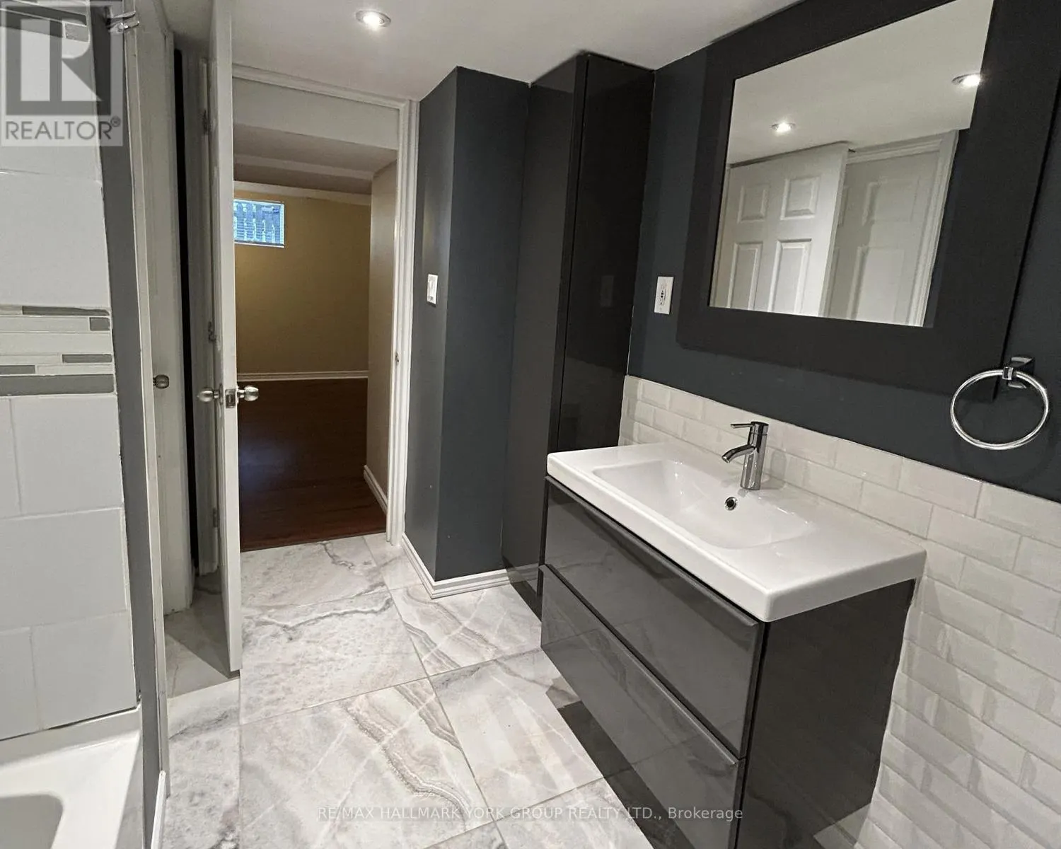 LOWER - 140 RIVEREDGE DRIVE