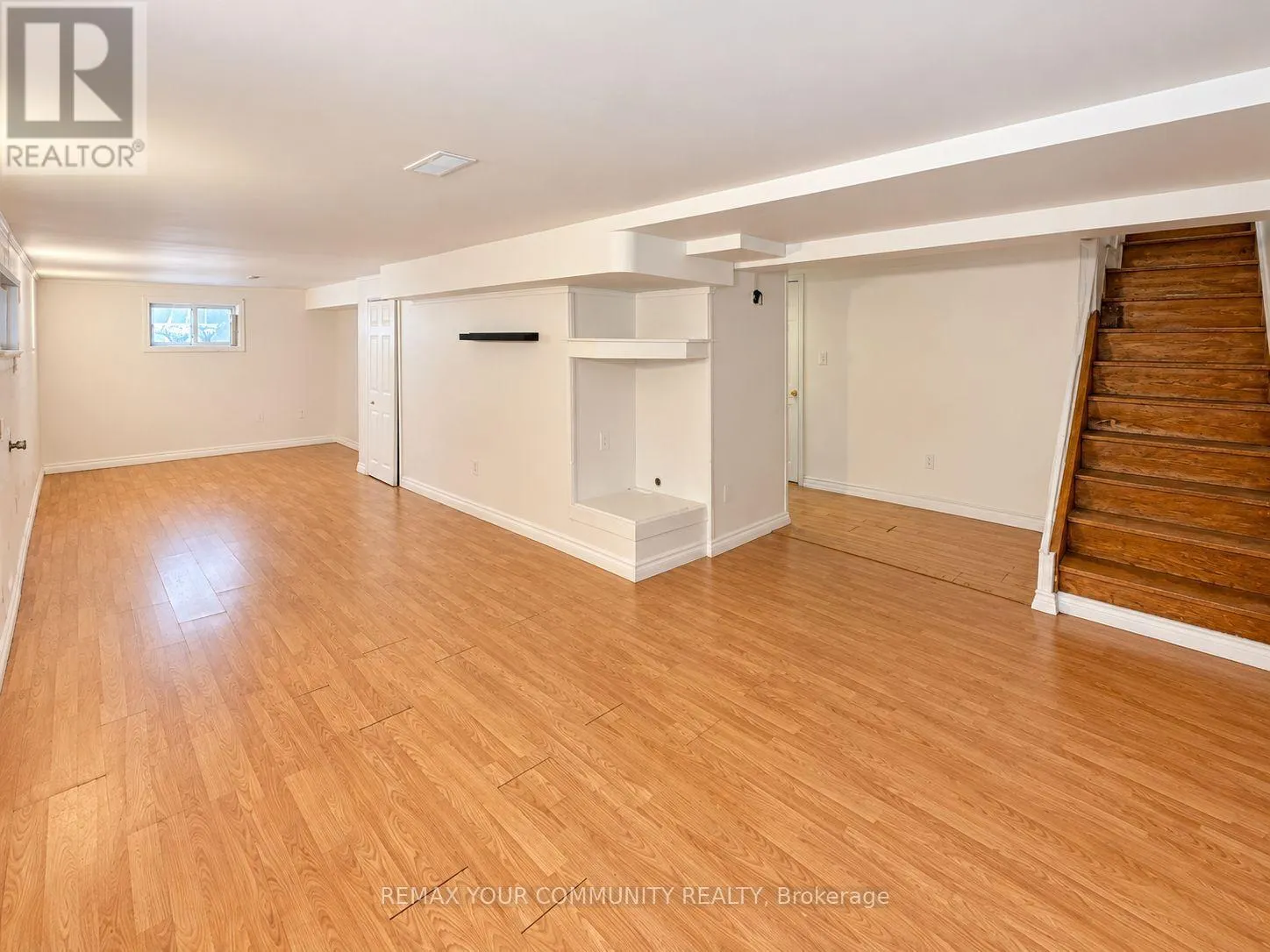 8 HILLSIDE AVENUE