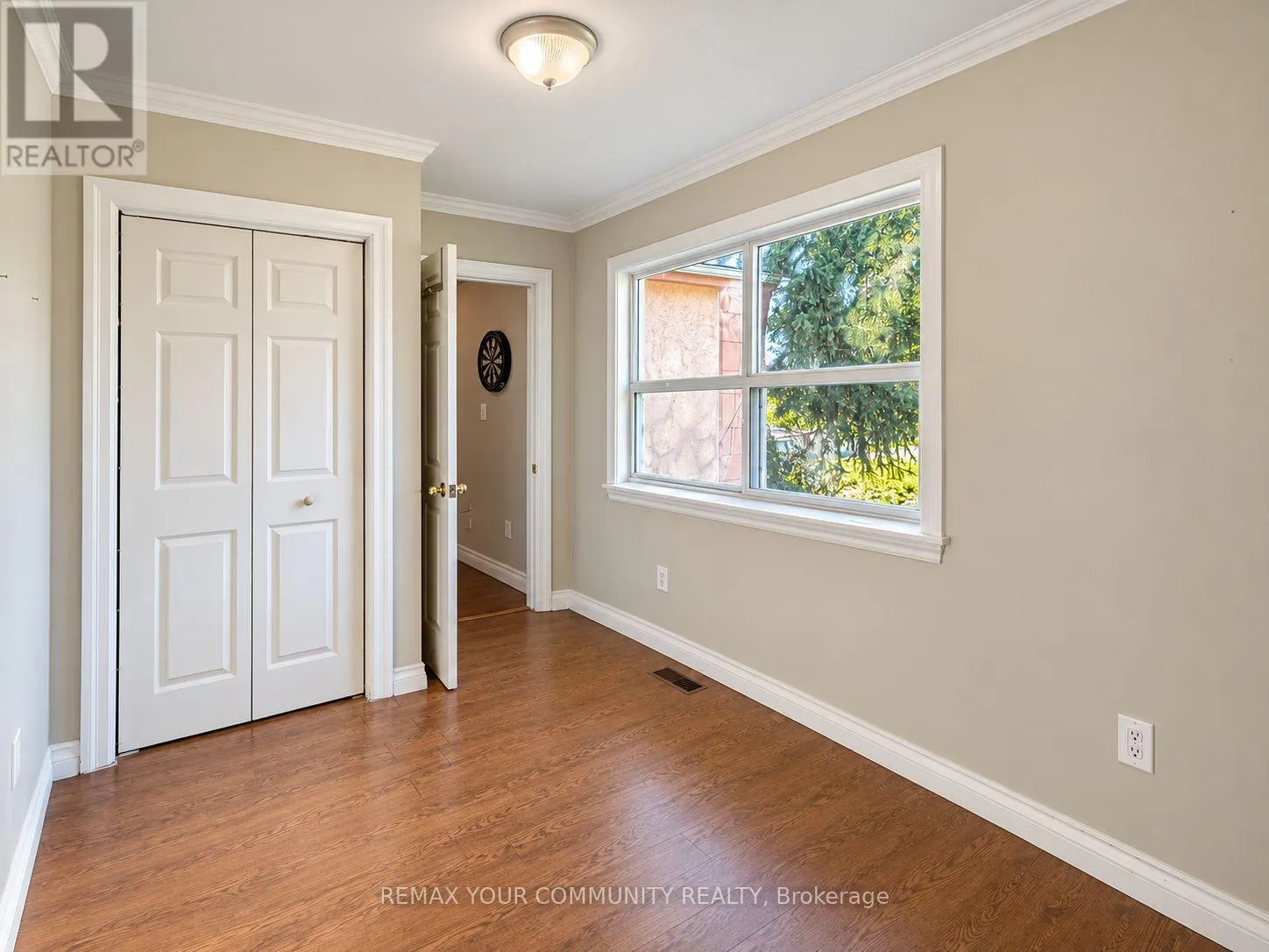 8 HILLSIDE AVENUE