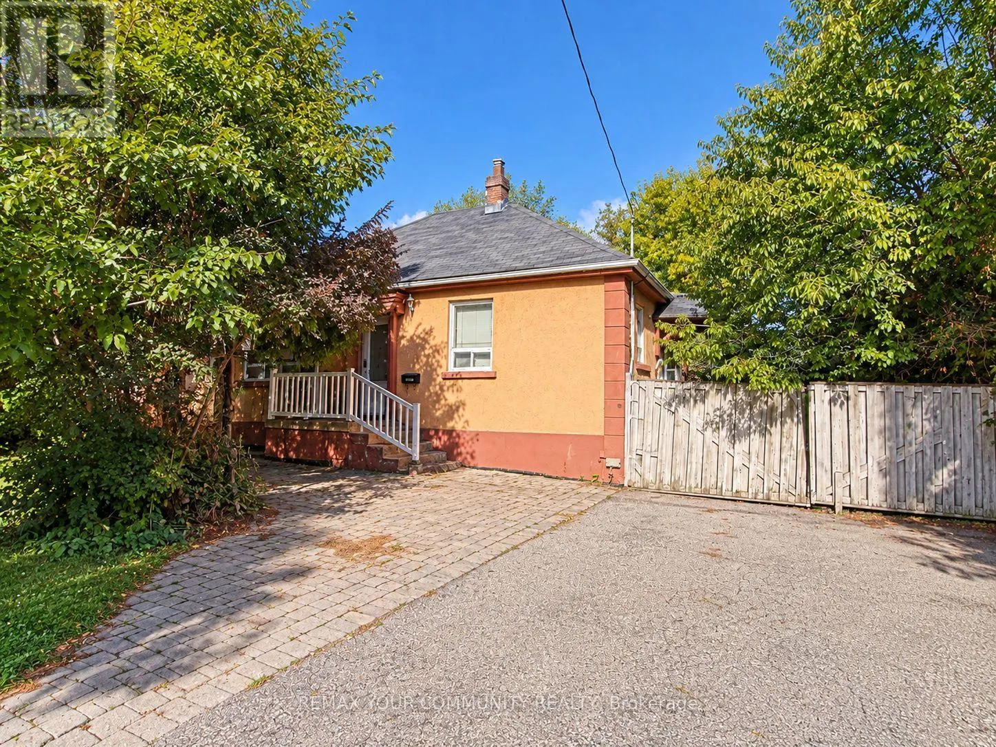 8 HILLSIDE AVENUE