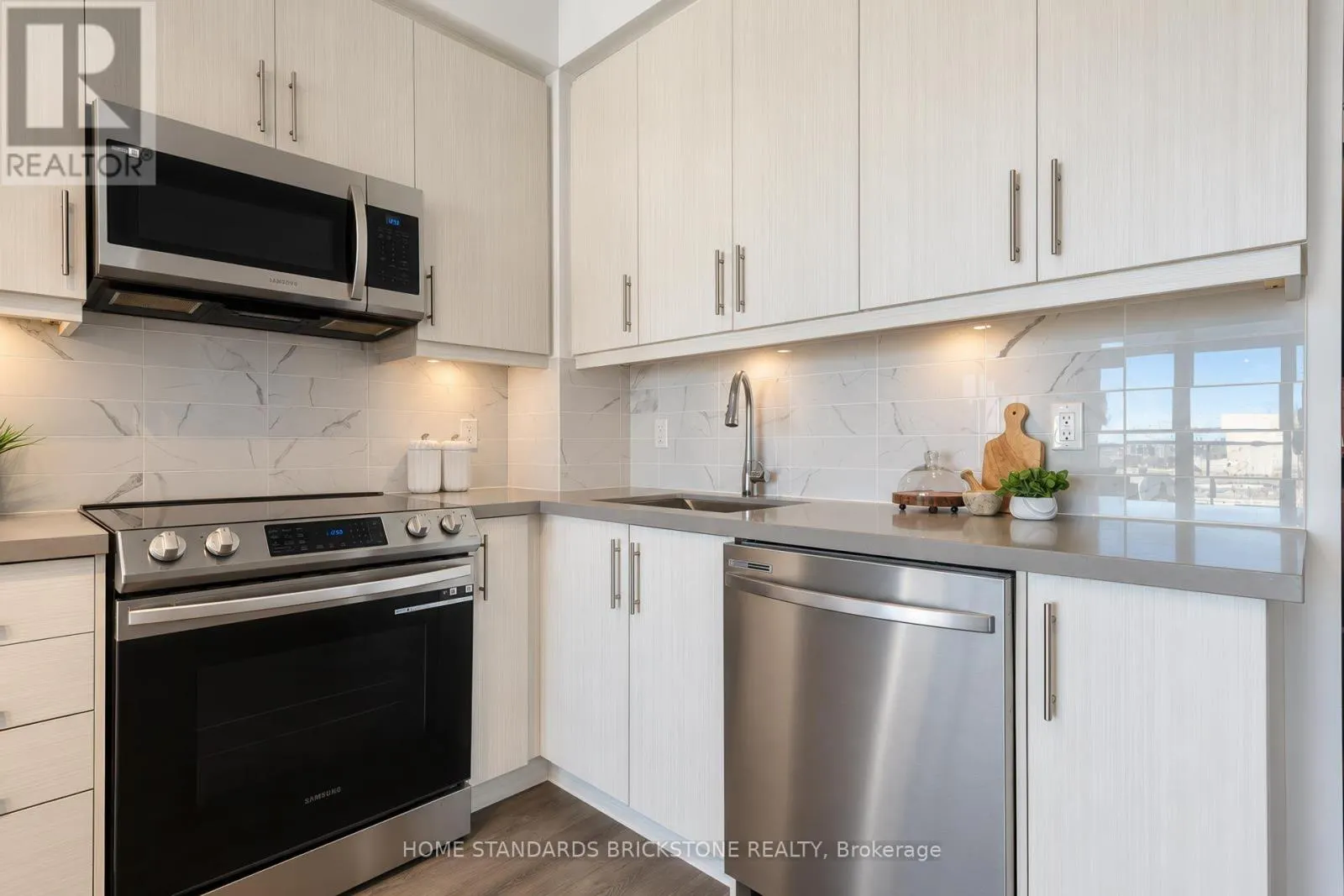 1207 - 105 ONEIDA CRESCENT