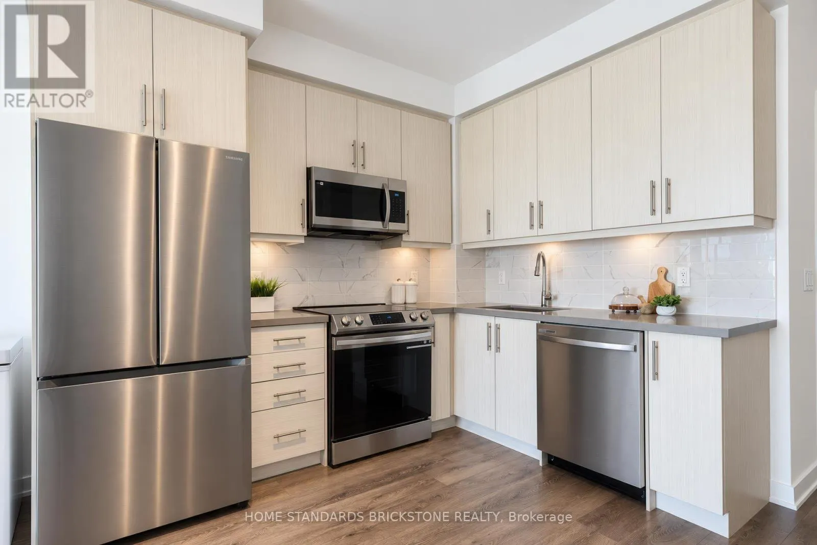 1207 - 105 ONEIDA CRESCENT