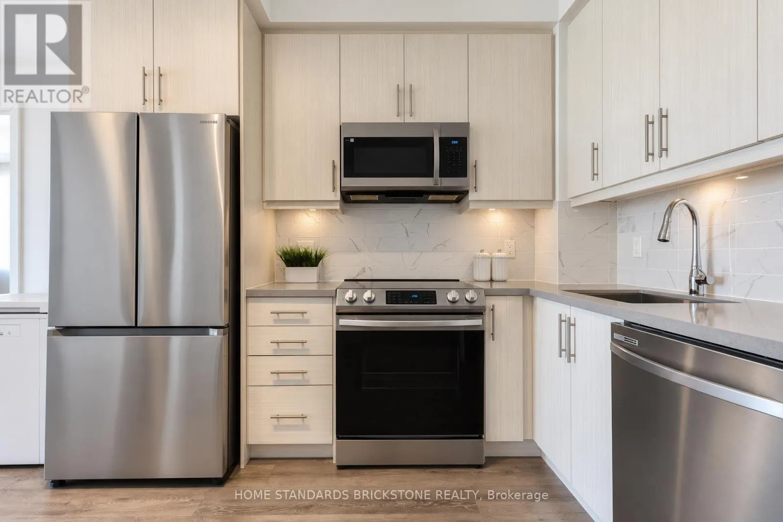 1207 - 105 ONEIDA CRESCENT