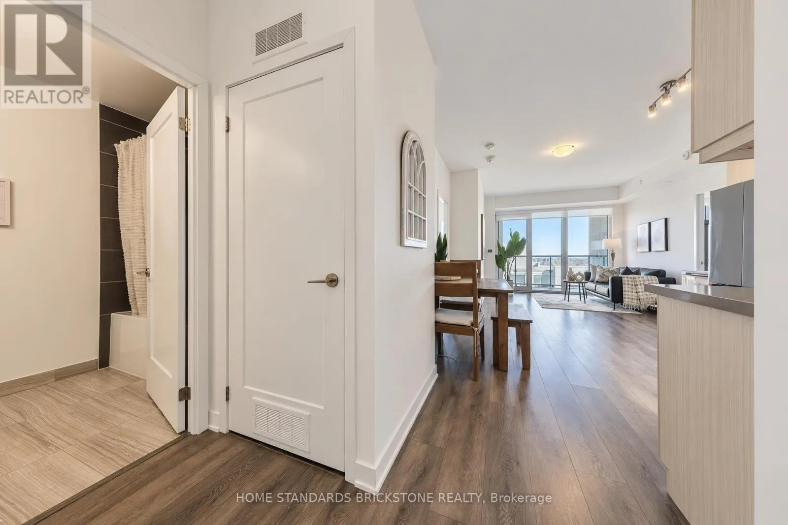 1207 - 105 ONEIDA CRESCENT