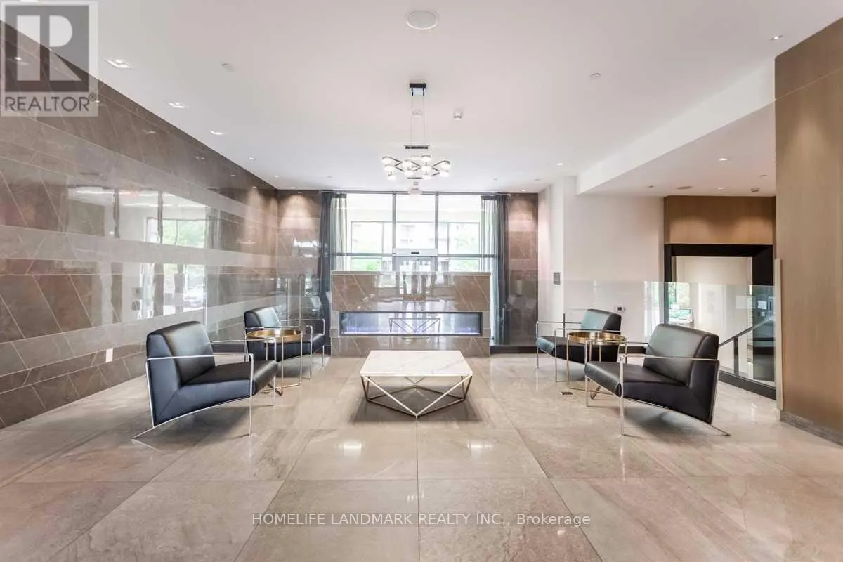 527 - 28 UPTOWN DRIVE