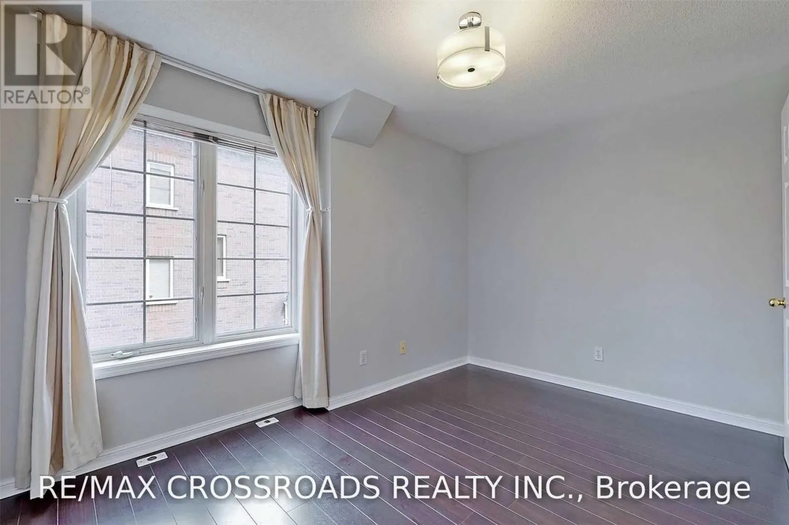 9 - 22 ST MORITZ WAY