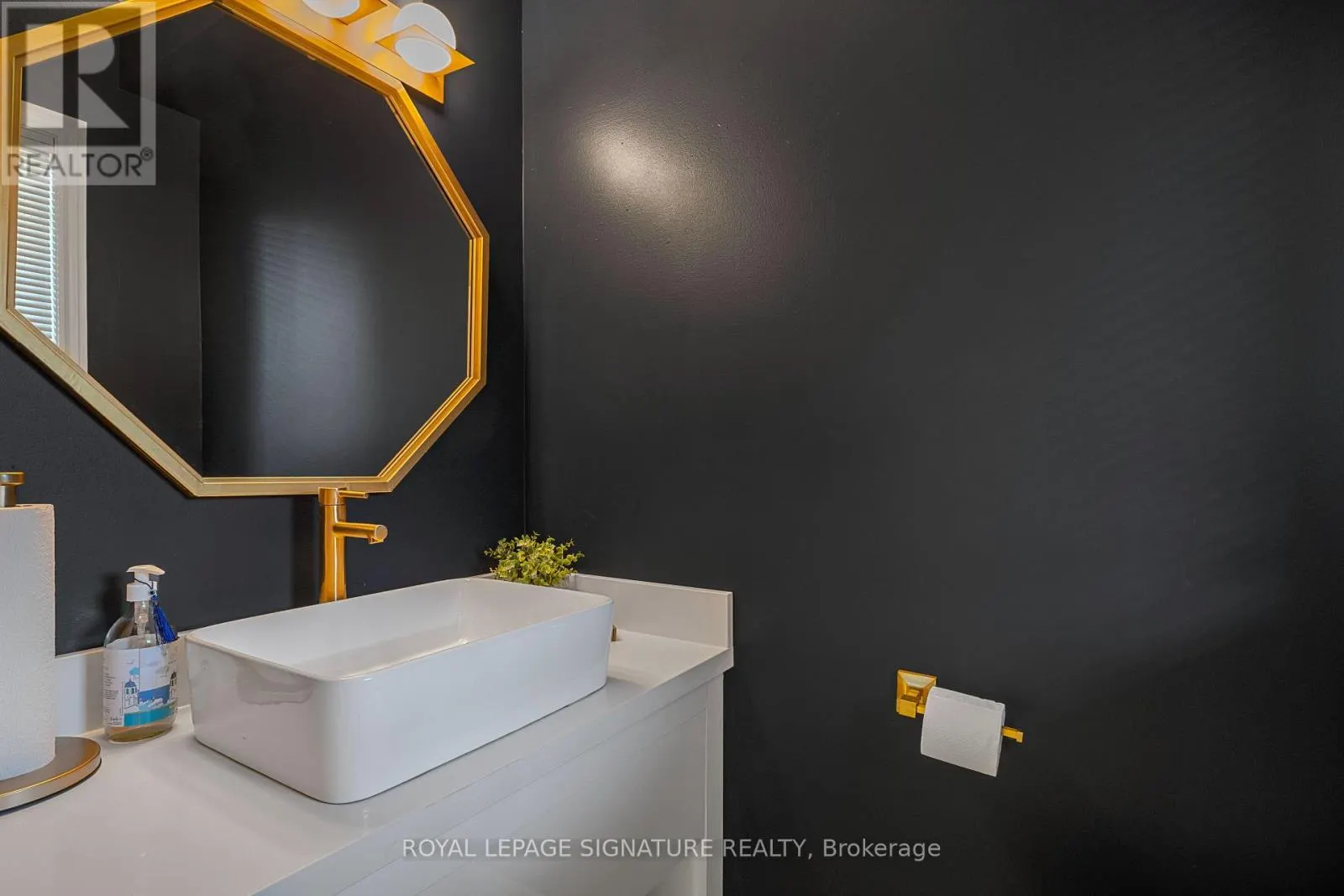 82 LOIRE VALLEY AVENUE
