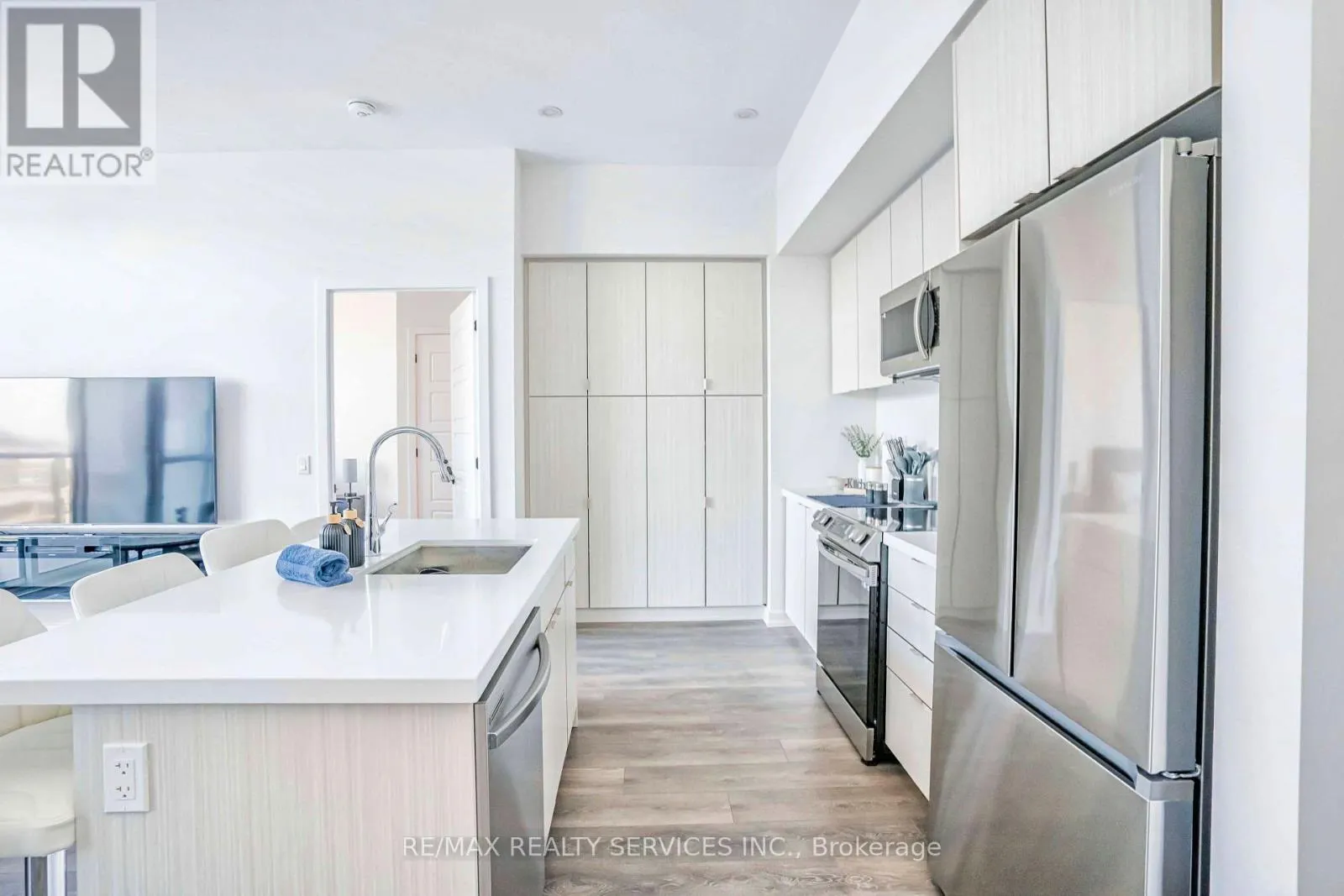 403 - 415 SEA RAY AVENUE