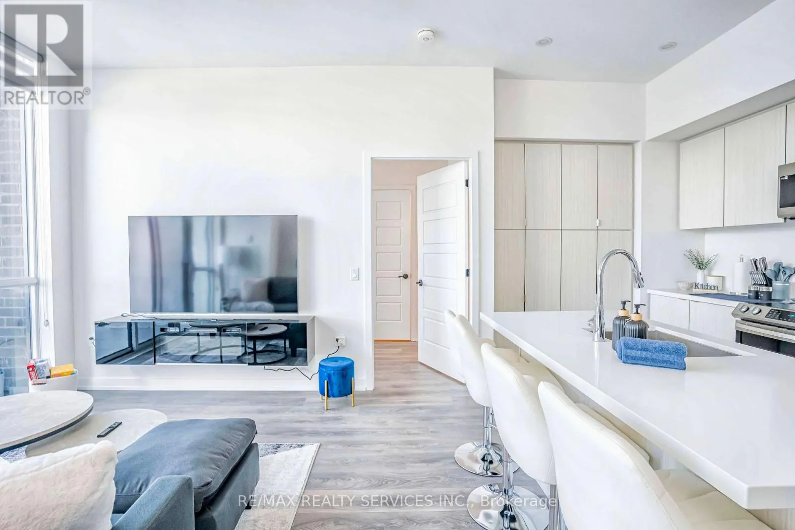 403 - 415 SEA RAY AVENUE
