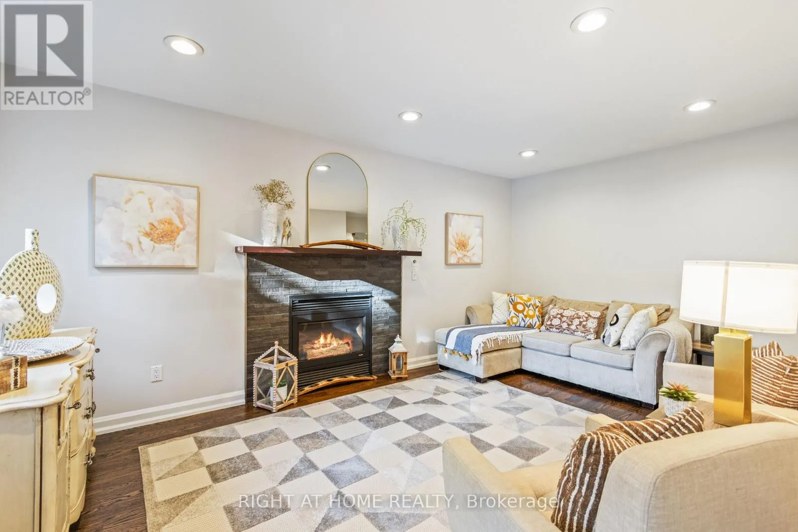 212 OLDE BAYVIEW AVENUE