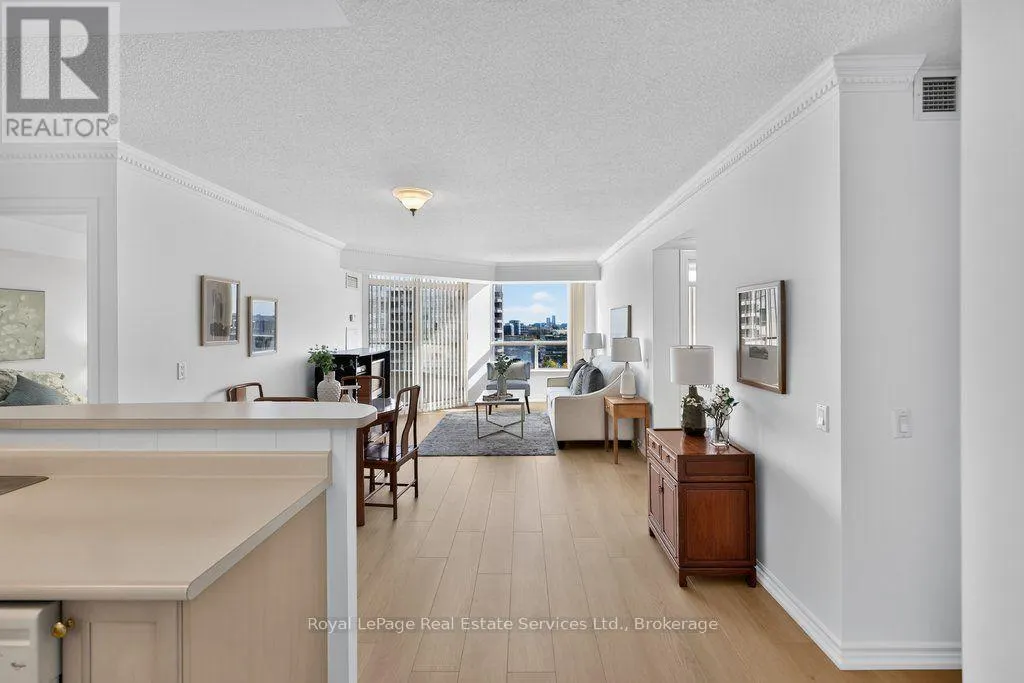 1002 - 9015 LESLIE STREET #1002