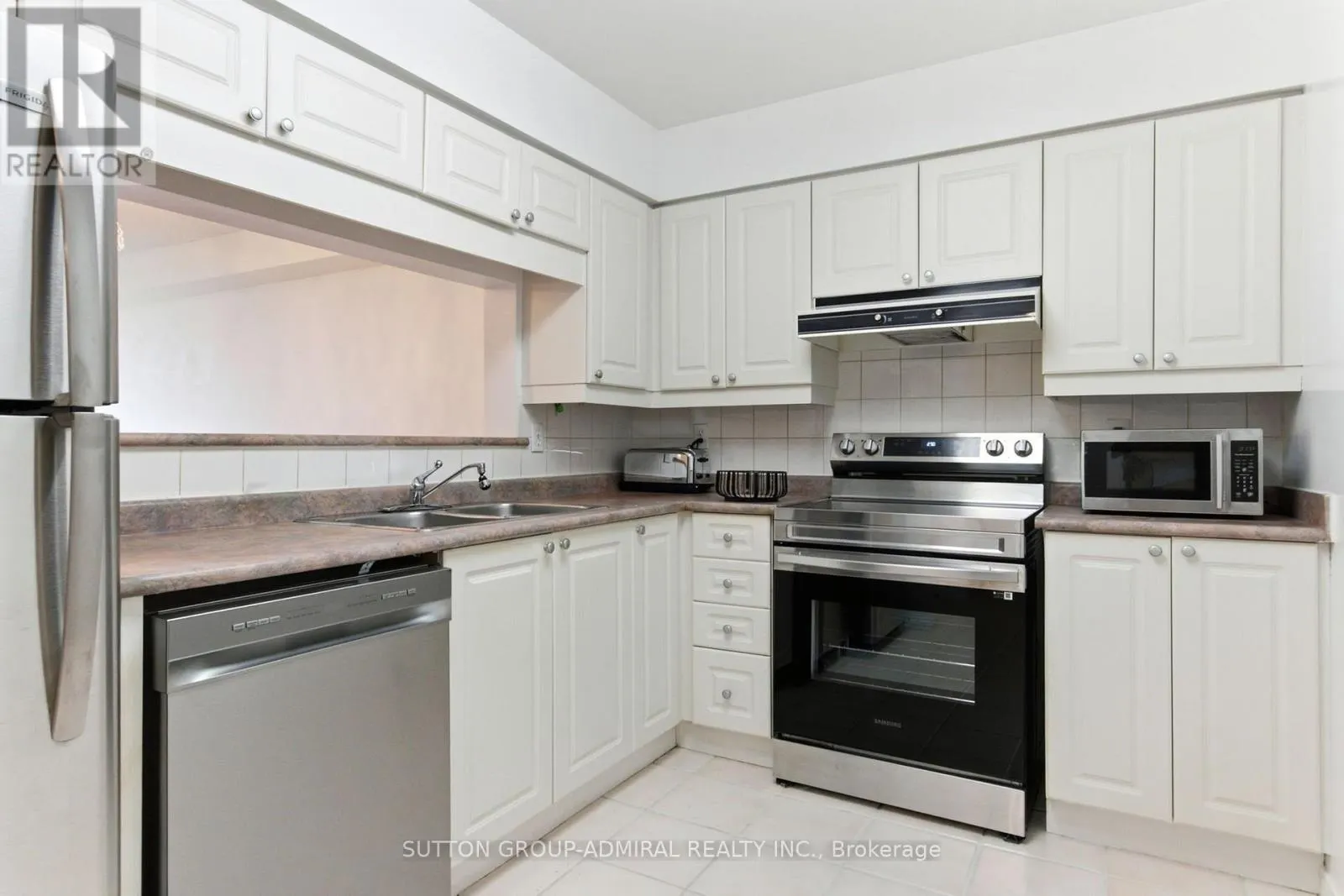 814 - 11 TOWNSGATE DRIVE