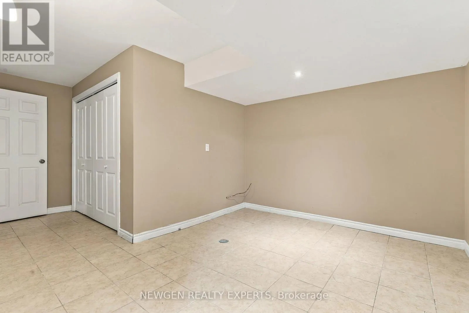 40 FOUNDRY CRESCENT E
