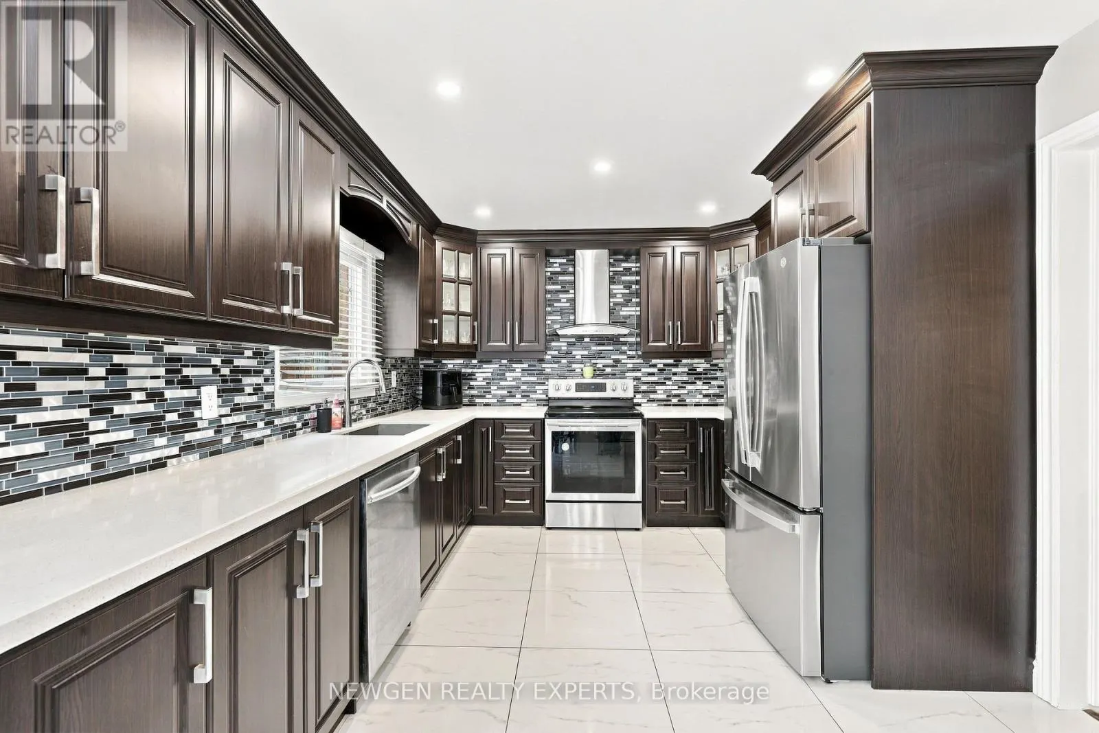 40 FOUNDRY CRESCENT E