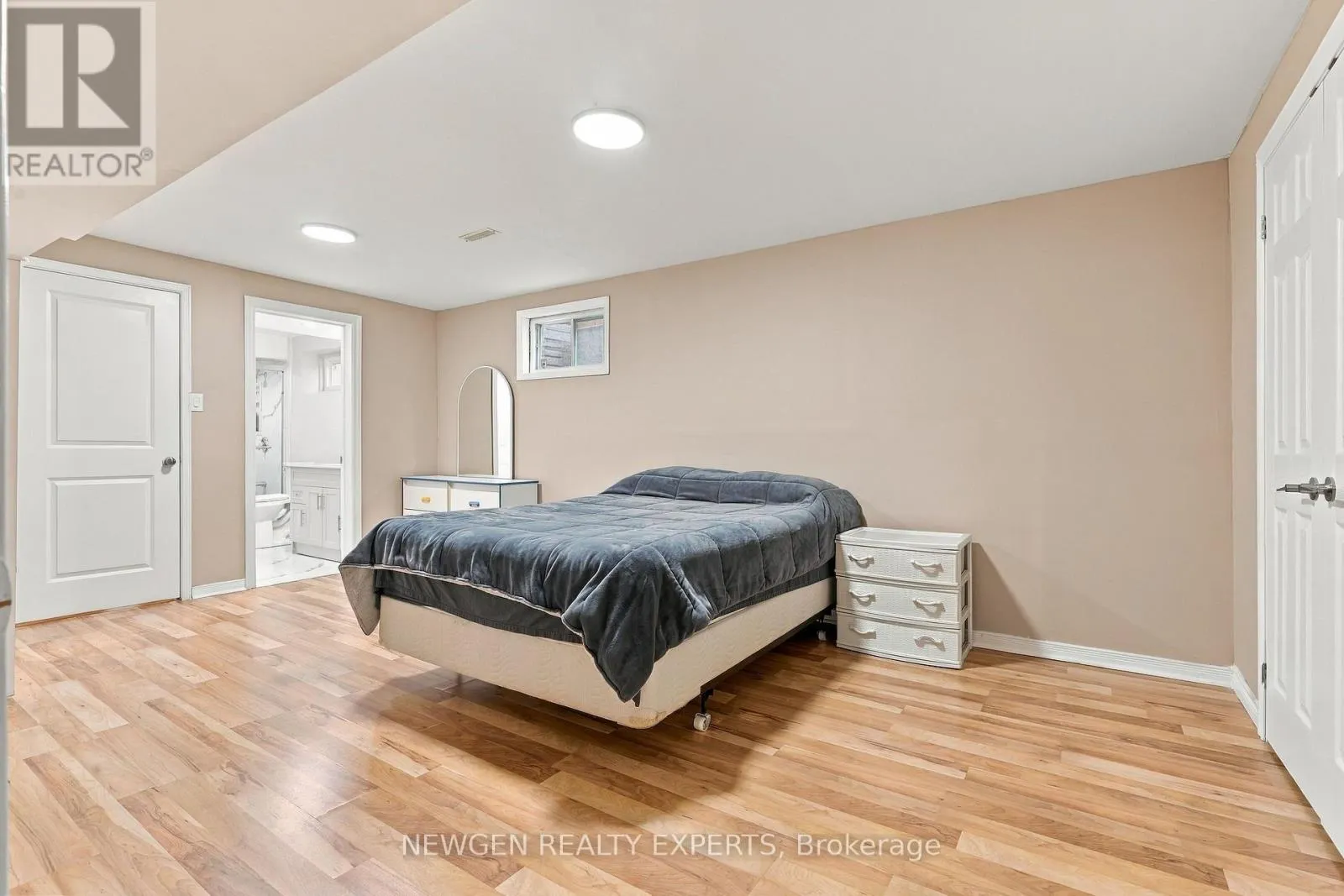 40 FOUNDRY CRESCENT E