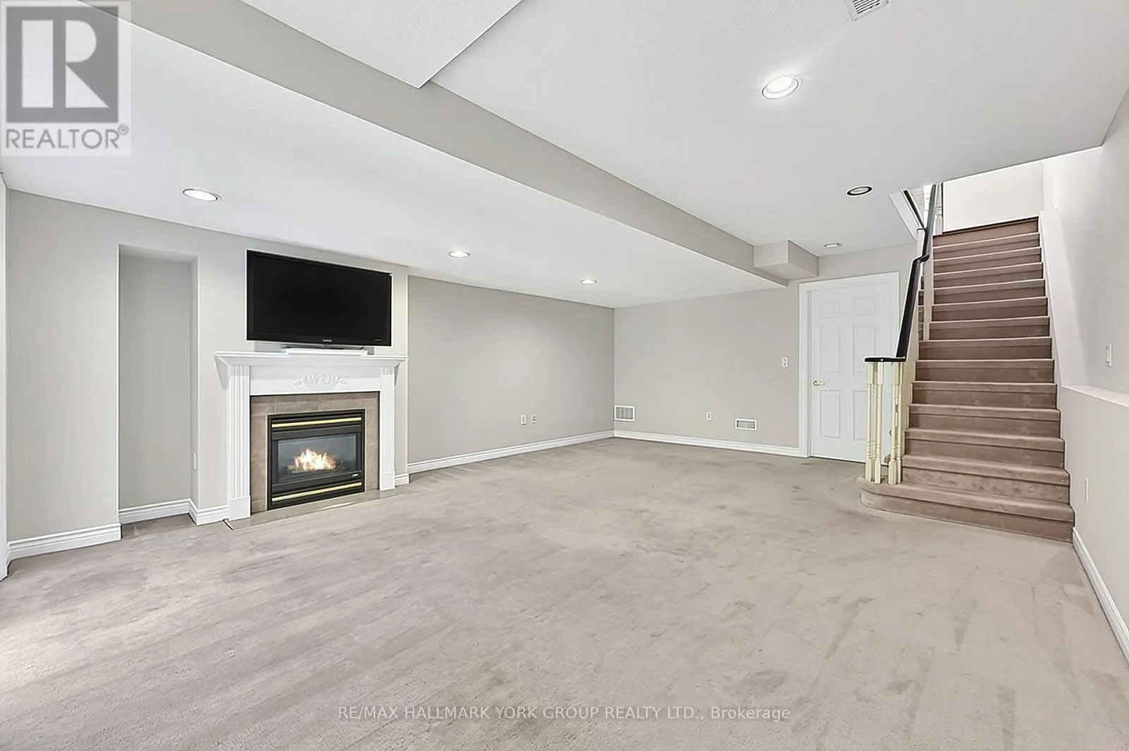 923 CREEKFRONT WAY