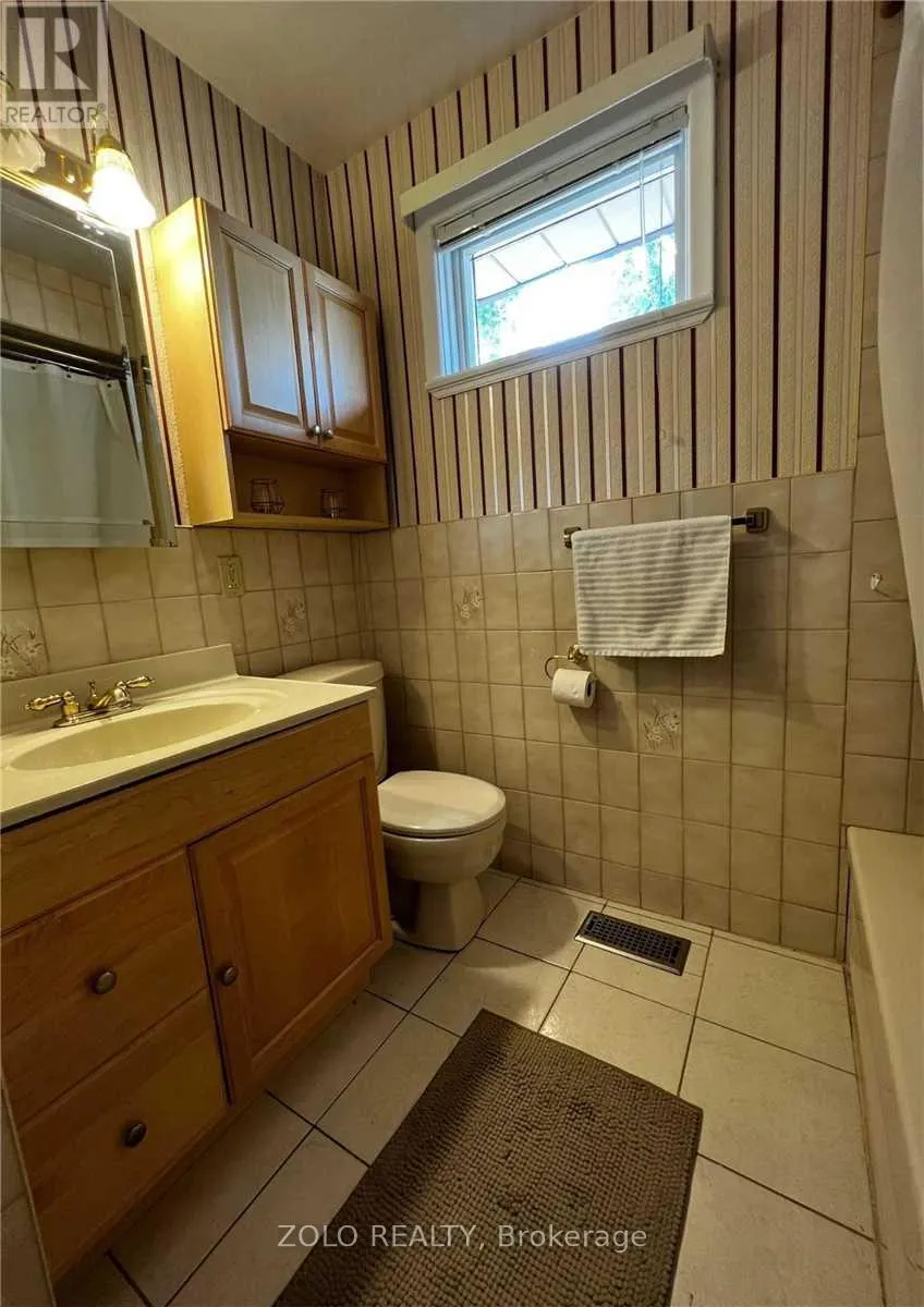 MAIN FLOOR - 346 WENLOCK AVENUE
