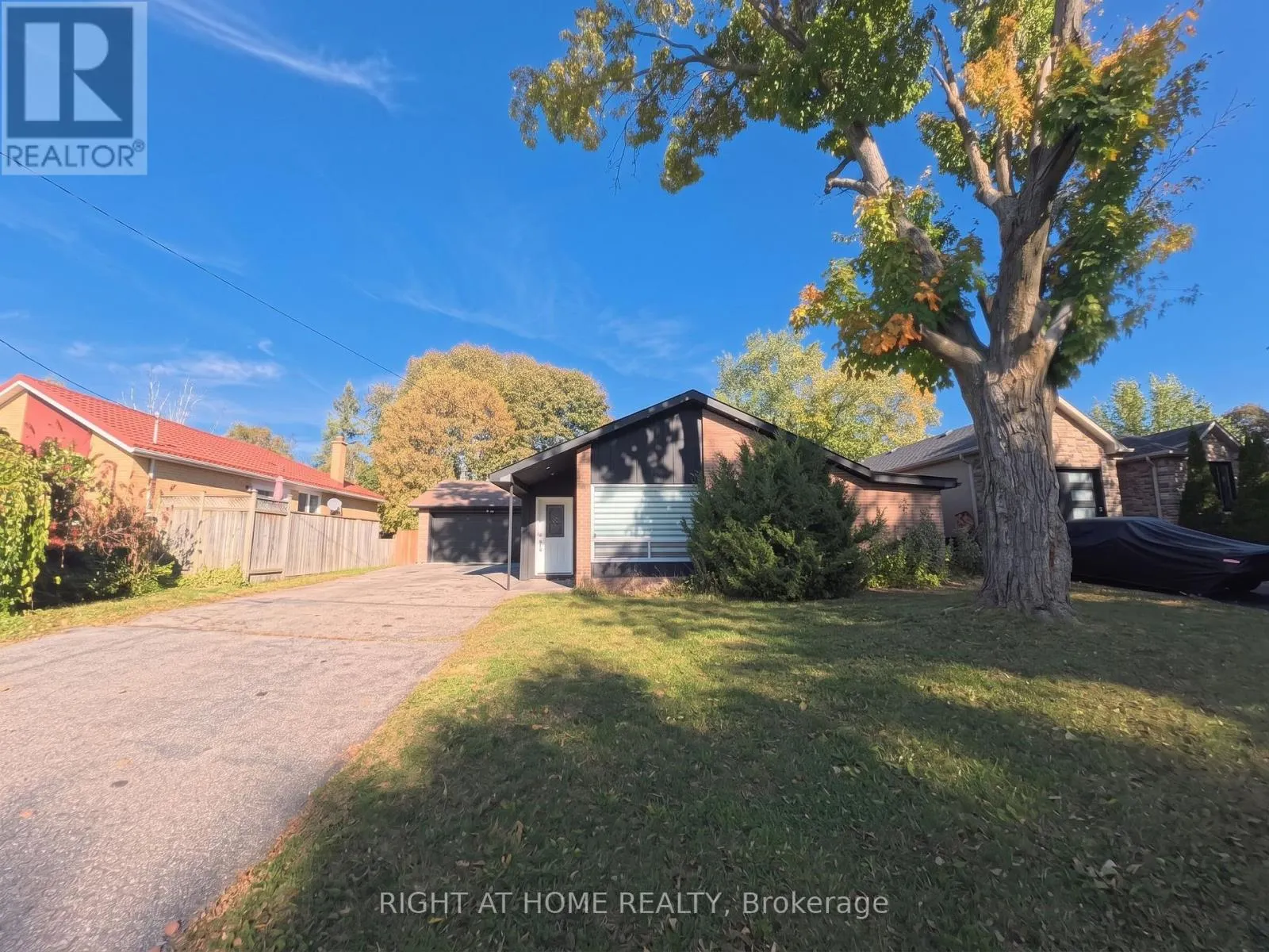 35 KNOWLES CRESCENT
