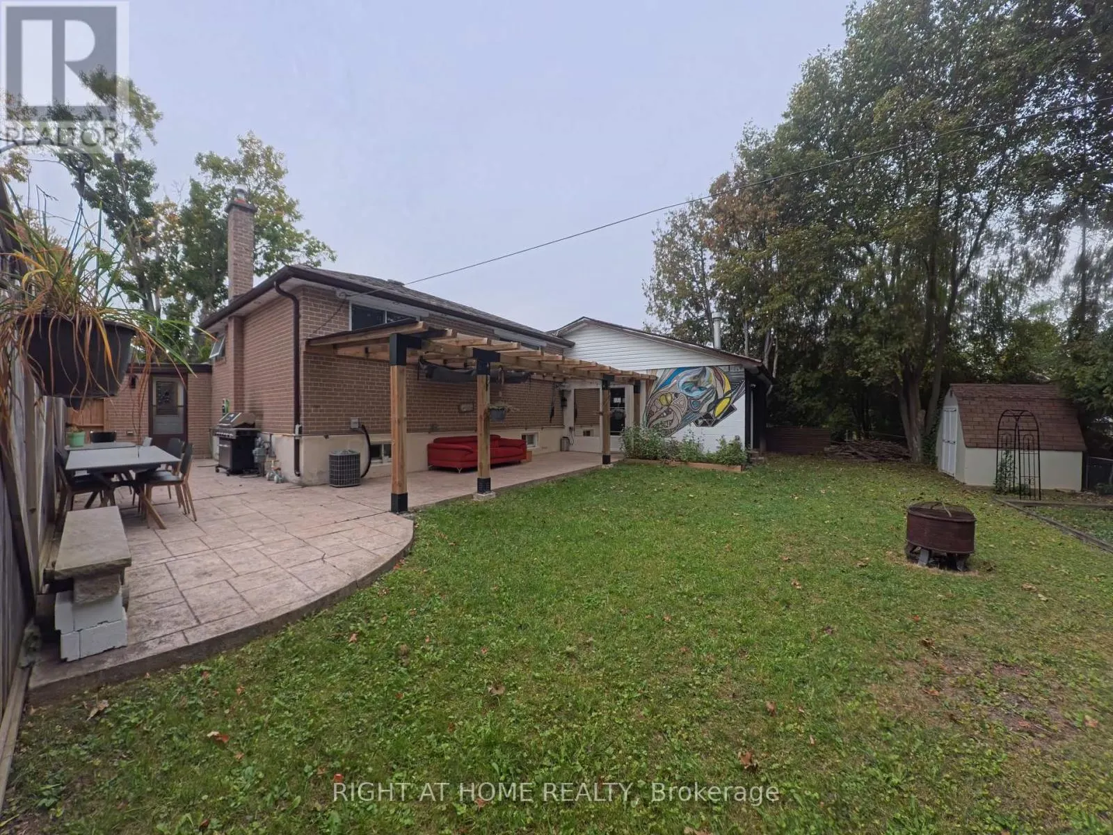 35 KNOWLES CRESCENT