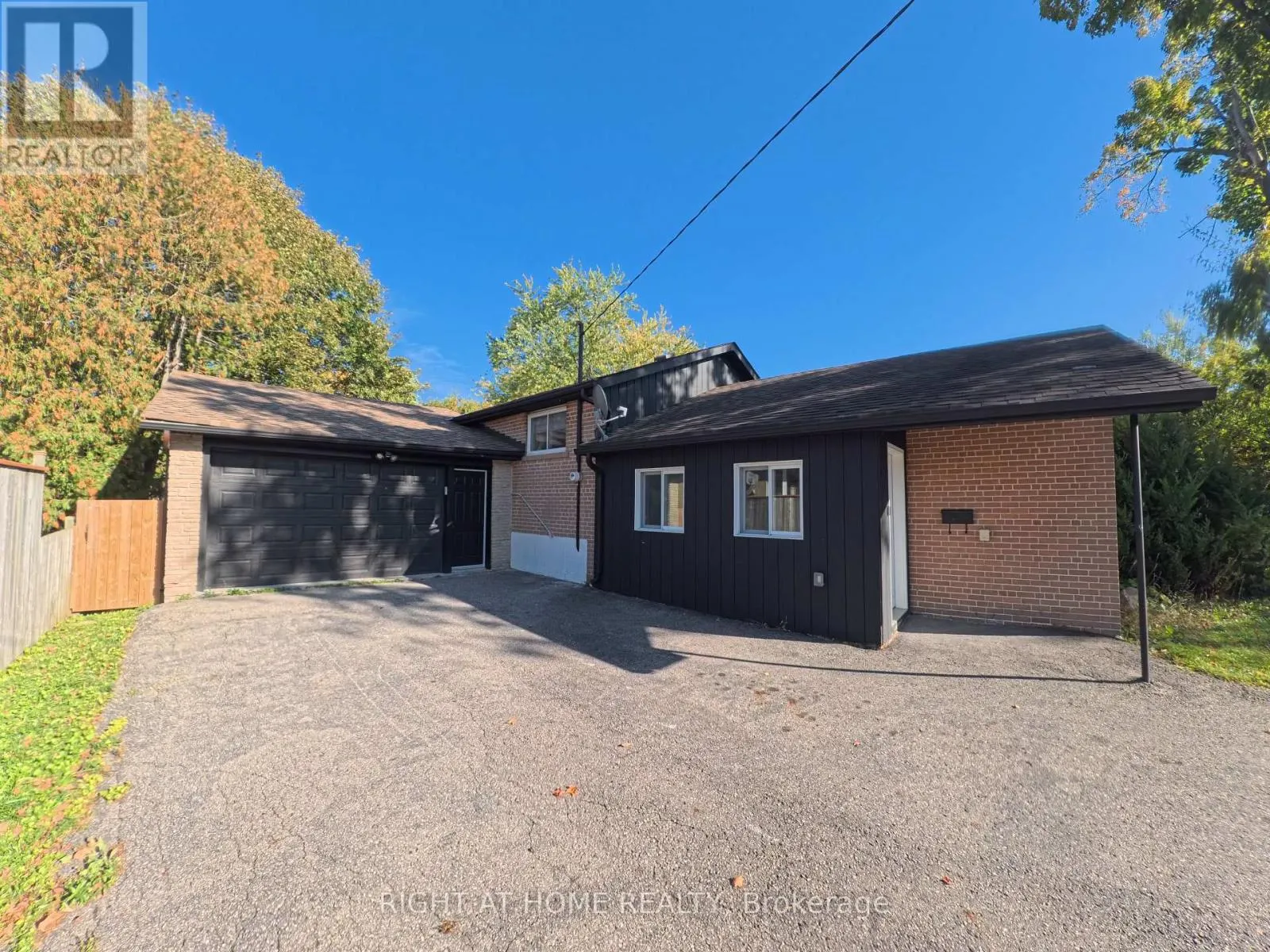 35 KNOWLES CRESCENT