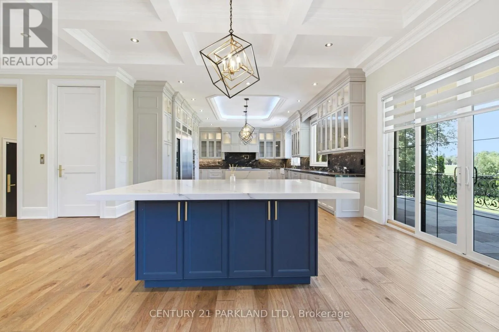 12 HOLLYWOOD CRESCENT