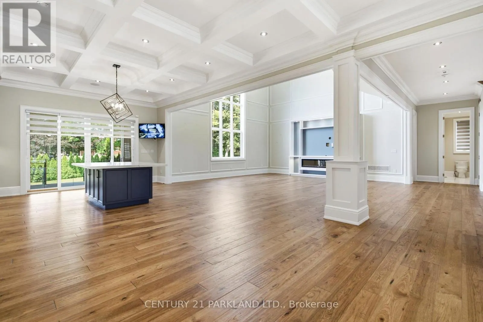 12 HOLLYWOOD CRESCENT