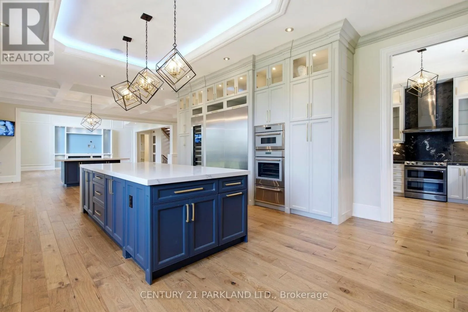 12 HOLLYWOOD CRESCENT