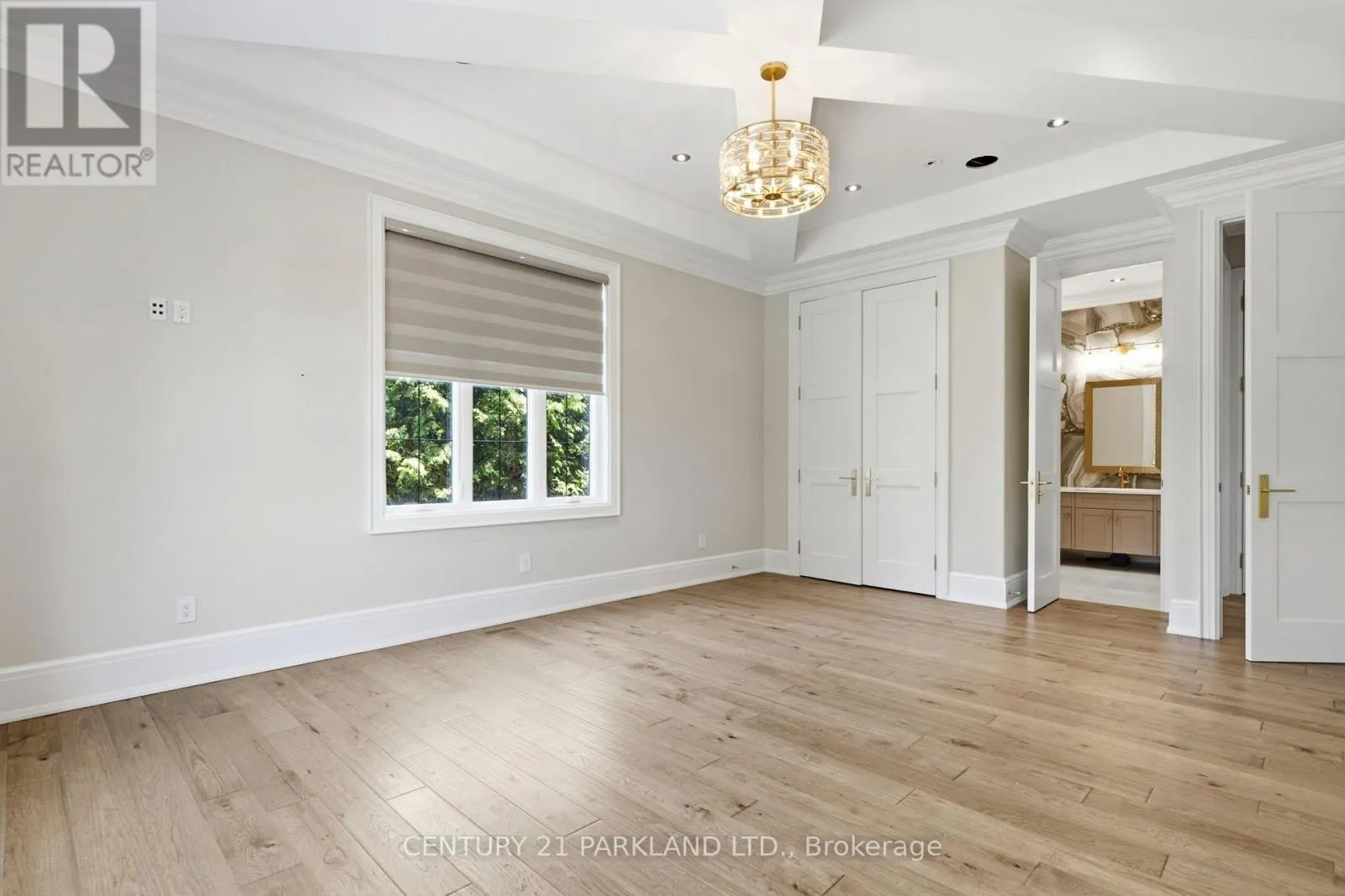 12 HOLLYWOOD CRESCENT