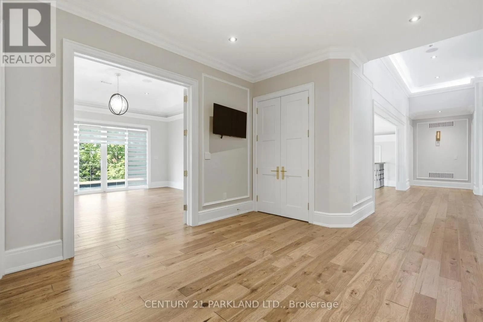 12 HOLLYWOOD CRESCENT