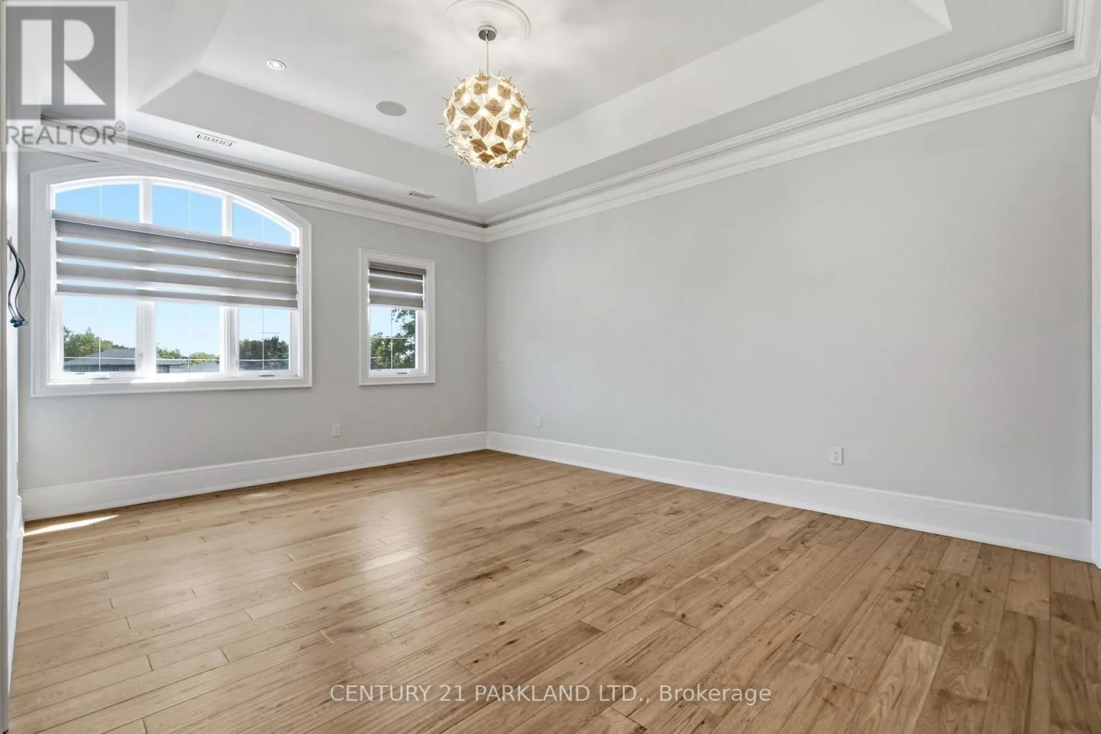 12 HOLLYWOOD CRESCENT